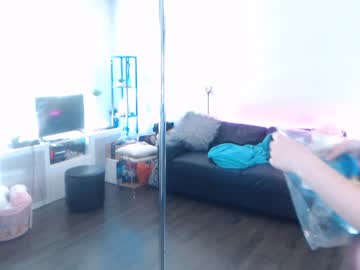 girl
        skyewatson cam image #125864