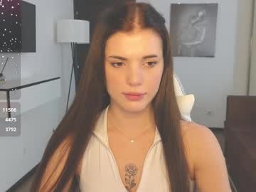 girl
        adri_dream cam image #6643452