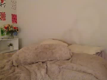 girl
        themykalaxo cam image #6615609