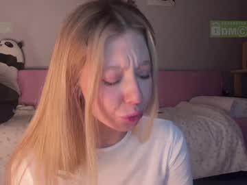 girl
        emmaandjake cam image #6087133