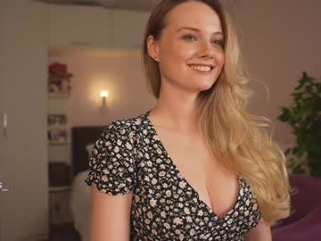 girl
        your_kat cam image #5311541