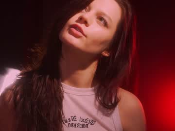 girl
        lorienn cam image #3611097