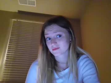girl
        ellenglow69 cam image #3978036