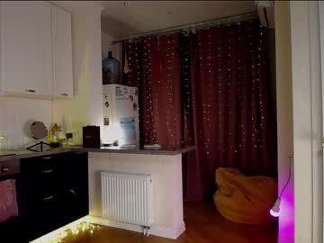 girl
        _eva_001 cam image #2230942