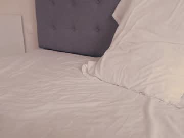 girl
        bambi______ cam image #2593958