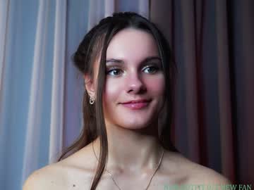 girl
        lorettadunnell cam image #5850022