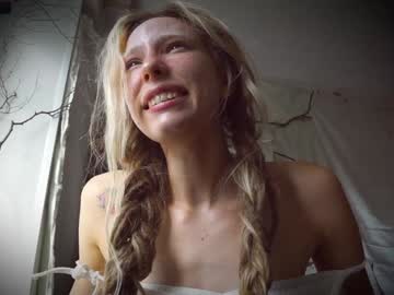 girl
        radiant_ada cam image #4906828