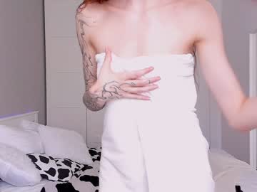girl
        jennifer_ewans cam image #2135029