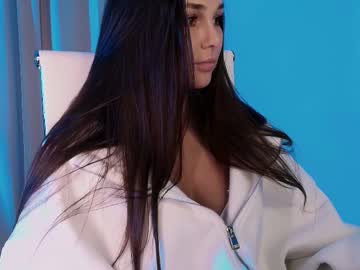 girl
        hollyextra cam image #6131005