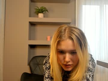 girl
        caitlinnaomi cam image #3046748
