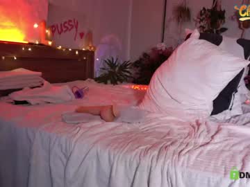 girl
        _deepthroatgalactica cam image #930279