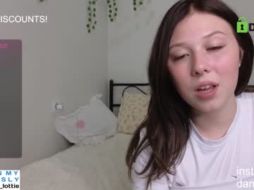 girl
        lottie_shine cam image #4178101