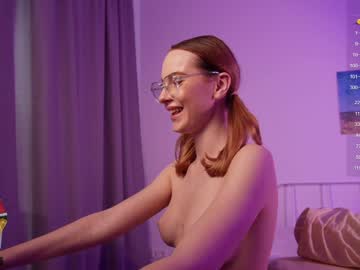 girl
        daisy_mint cam image #2358459