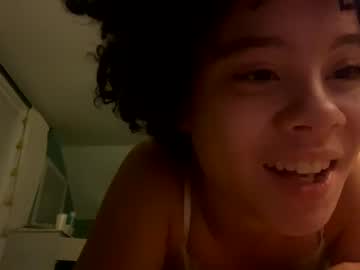 girl
        btwkay cam image #2333511