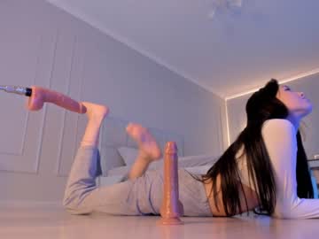 girl
        aerri_lee cam image #118381