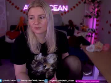 girl
        asiri_ocean cam image #3471340