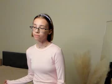 girl
        jodychurchwell cam image #4203737