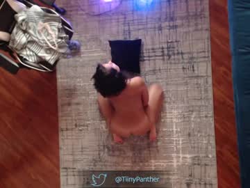 girl
        tiny_panther cam image #717755