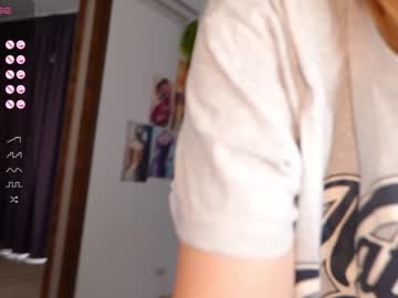 girl
        fazeyj cam image #4217470