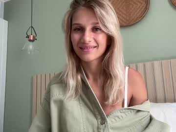 girl
        blair_fox cam image #3396186