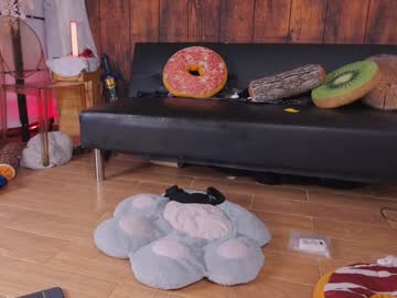 girl
        mollyflwers cam image #6318328