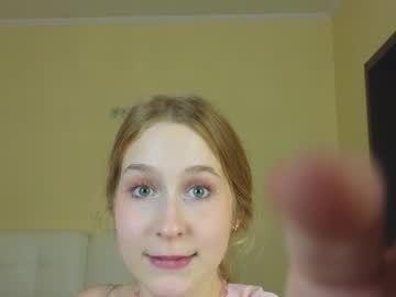 girl
        annikie cam image #2943282
