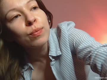 girl
        lea_exe cam image #3891443