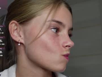 girl
        abby_laker cam image #5406794