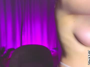 girl
        oliviabr0wn cam image #4259470