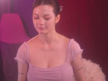 girl
        lorienn cam image #4602848