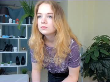 girl
        katherine_hi cam image #1986271