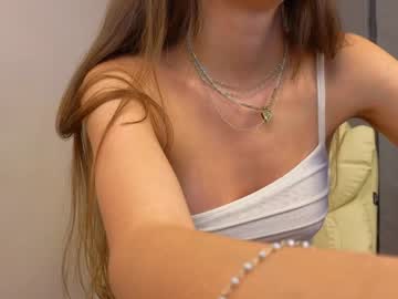 girl
        wanda_robinson cam image #5679415