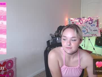girl
        petitebrat cam image #1088986