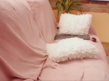 girl
        clementine__ cam image #2860183