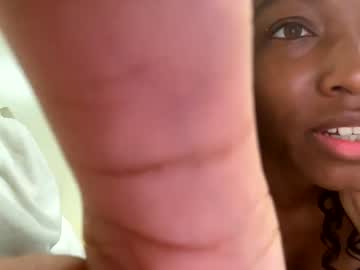 girl
        petitqueen cam image #2197060