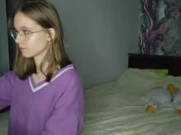 girl
        lowress cam image #6287578