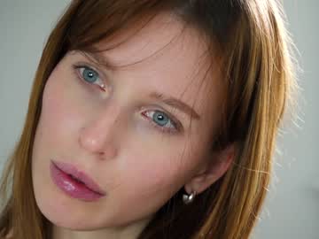 girl
        ellaa91 cam image #743204