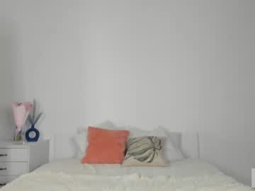 girl
        violetta_finch cam image #4196462