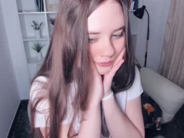 girl
        kristi_zenn cam image #3137344