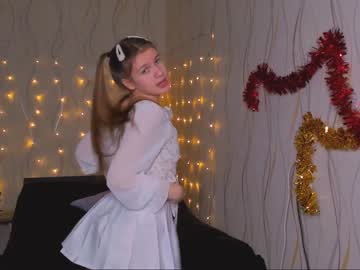 girl
        kylie_mine cam image #494125