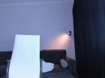 girl
        meowlina cam image #1042262