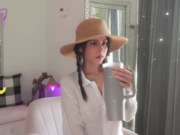 girl
        mysticxkitty cam image #6554245