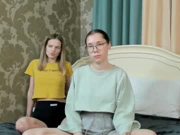 couple
        lisa_alice0 cam image #6044861