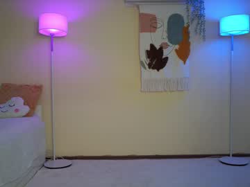 girl
        emma_land cam image #495571