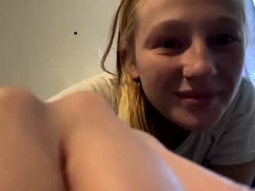 girl
        pebblesbby1321 cam image #2172053