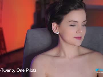 girl
        tiffanyriox cam image #3575628