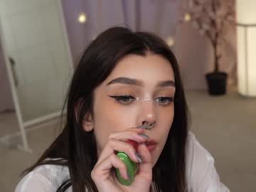 girl
        karina_amiri cam image #4700306