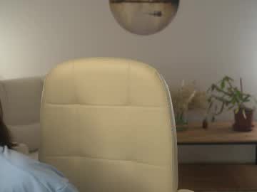 girl
        sunn_beamm cam image #6283442