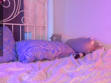 girl
        cute_fox_girl cam image #4339387