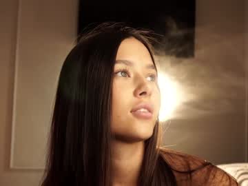 girl
        emilybatee cam image #5629305